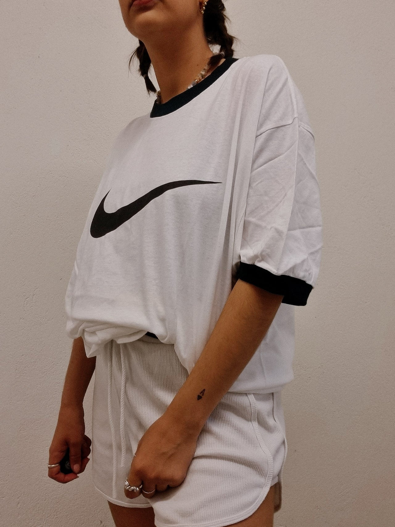 T-shirt vintage blanc et noir Nike L