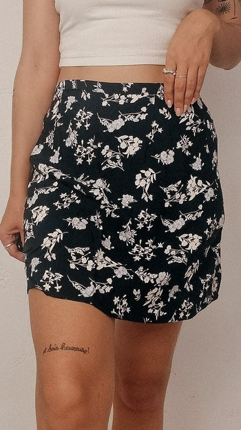 Jupe courte vintage noire à fleurs S