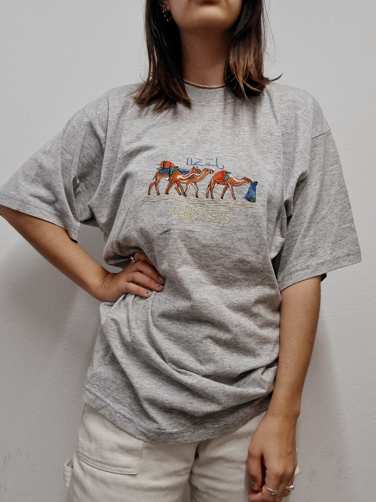 Vintage hellgraues Djerba besticktes T-Shirt XL