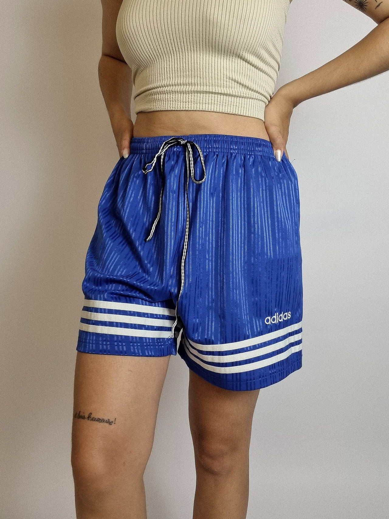 Short vintage bleu électrique Adidas L