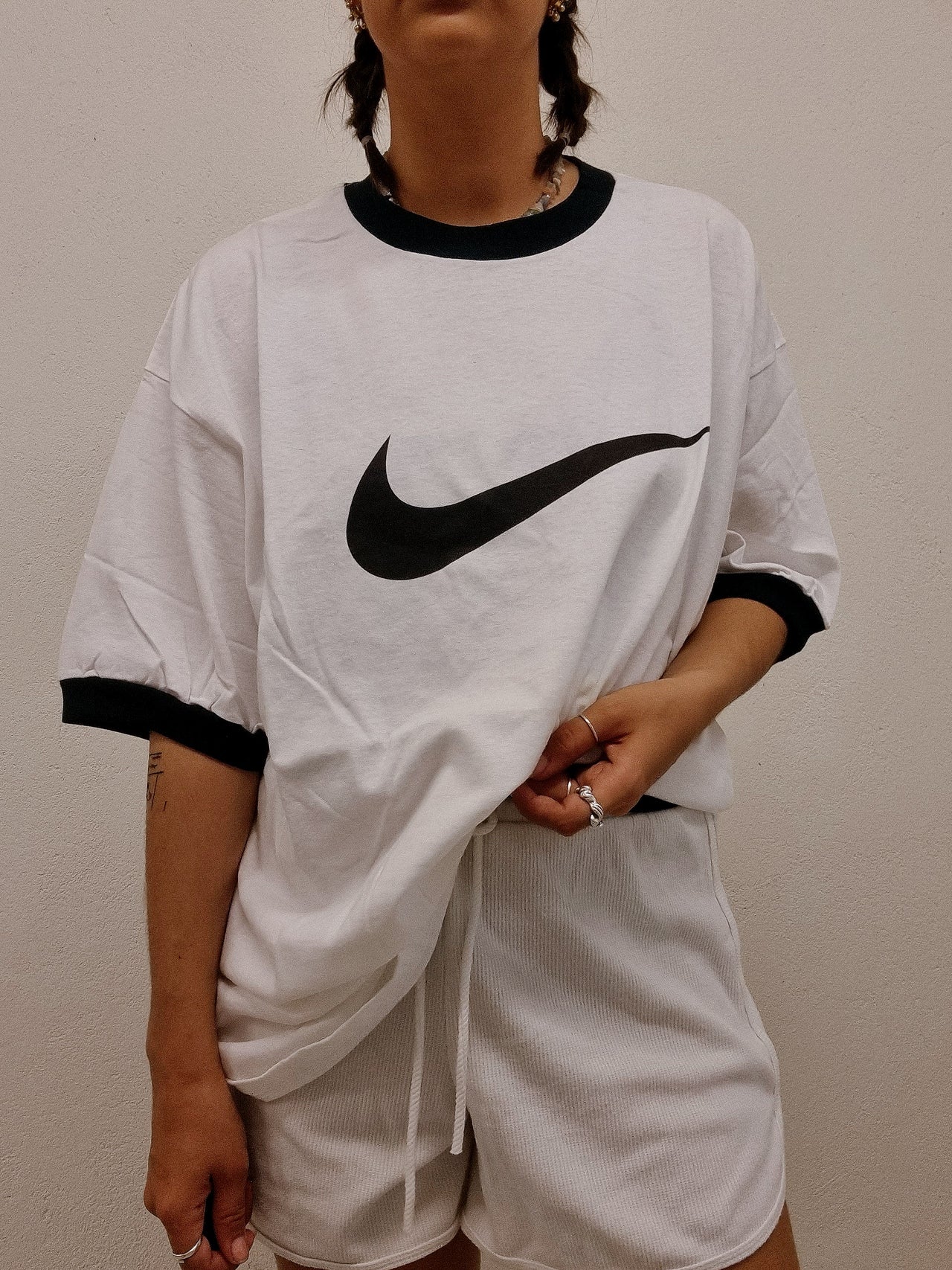 T-shirt vintage blanc et noir Nike L