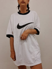 T-shirt vintage blanc et noir Nike L