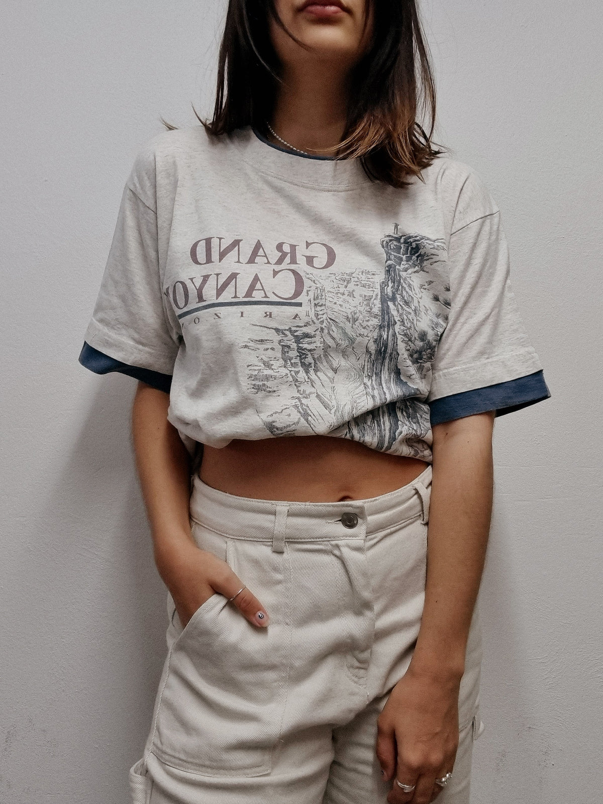 Vintage hellgraues und lila T-Shirt M