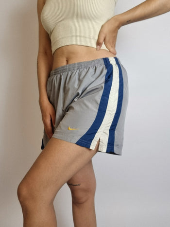 Nike hellgraue Vintage-Shorts