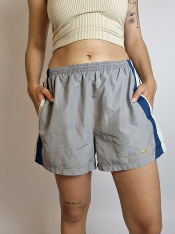 Nike hellgraue Vintage-Shorts