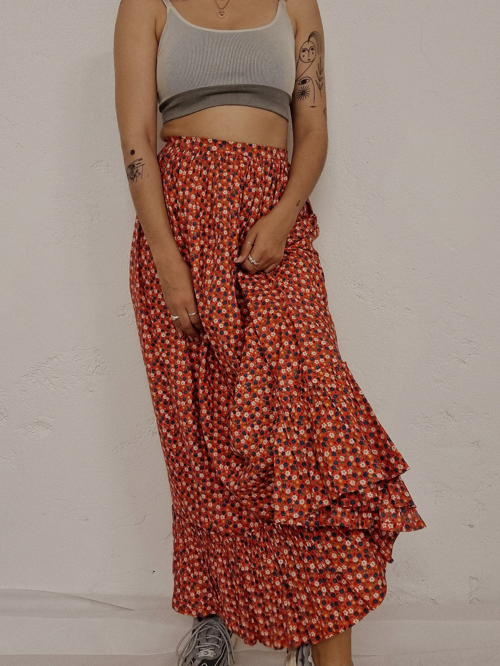 Langer Vintage-Rock mit Blumenmuster in Rot-Orange S 