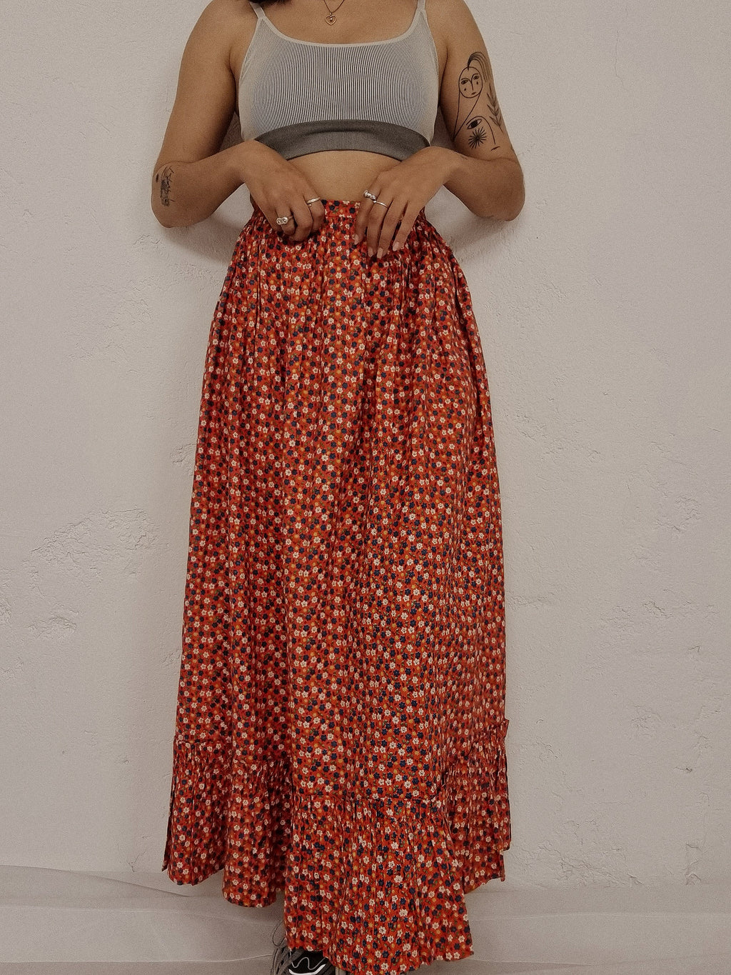 Langer Vintage-Rock mit Blumenmuster in Rot-Orange S 
