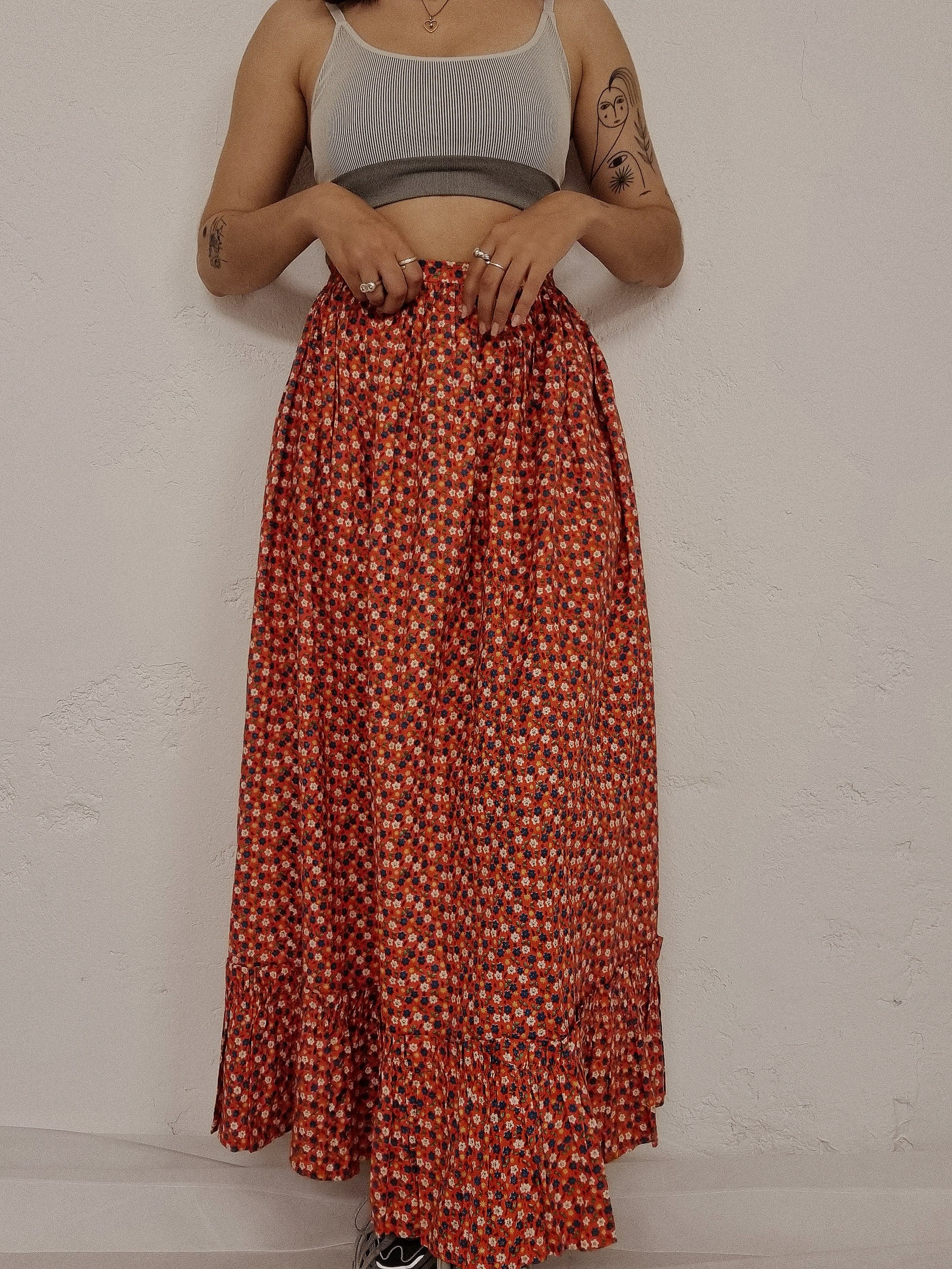 Langer Vintage-Rock mit Blumenmuster in Rot-Orange S 
