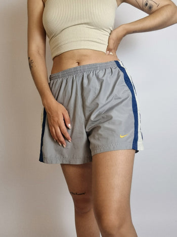 Nike hellgraue Vintage-Shorts