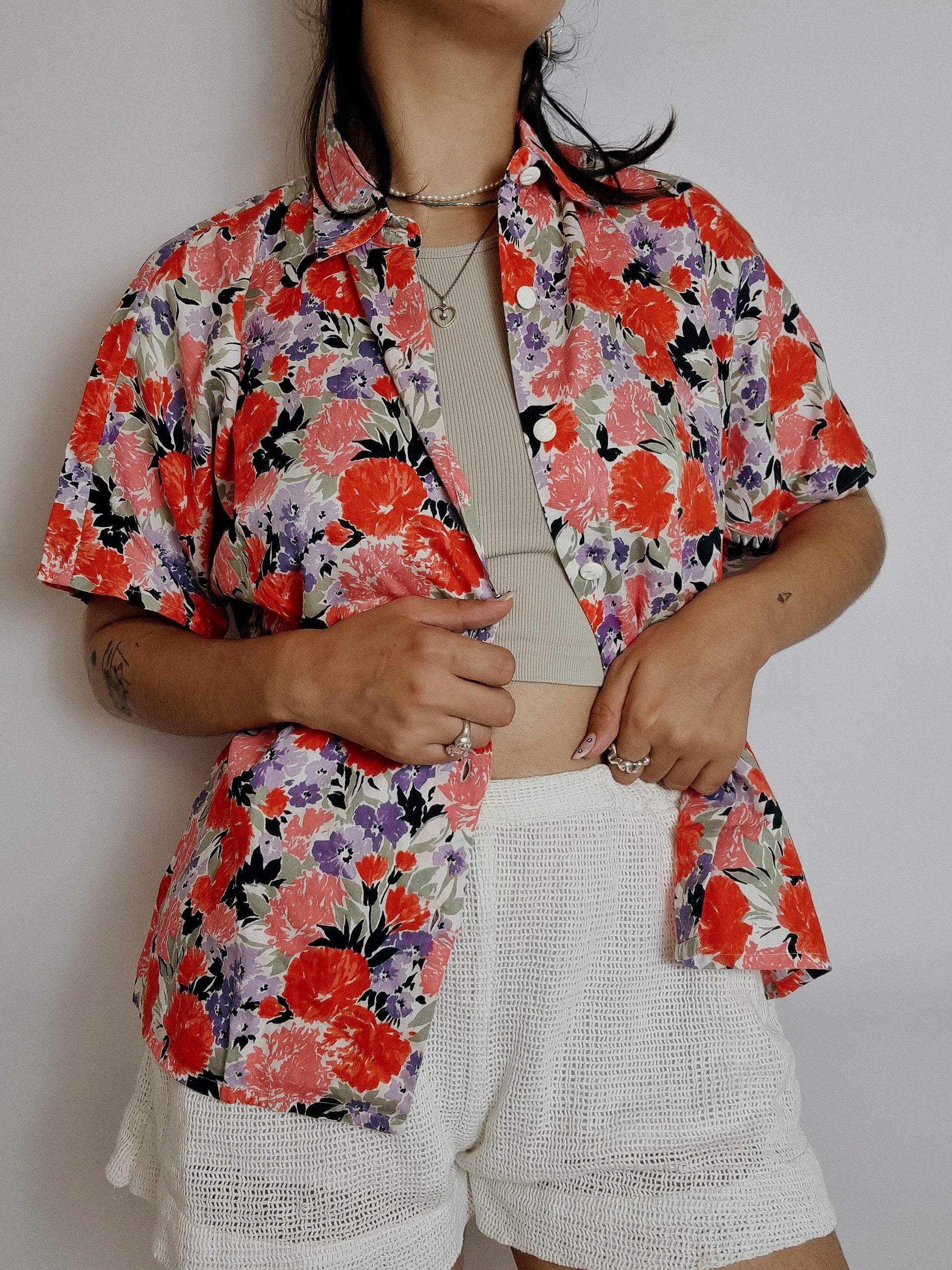 Chemise vintage à fleurs roses et rouges  L