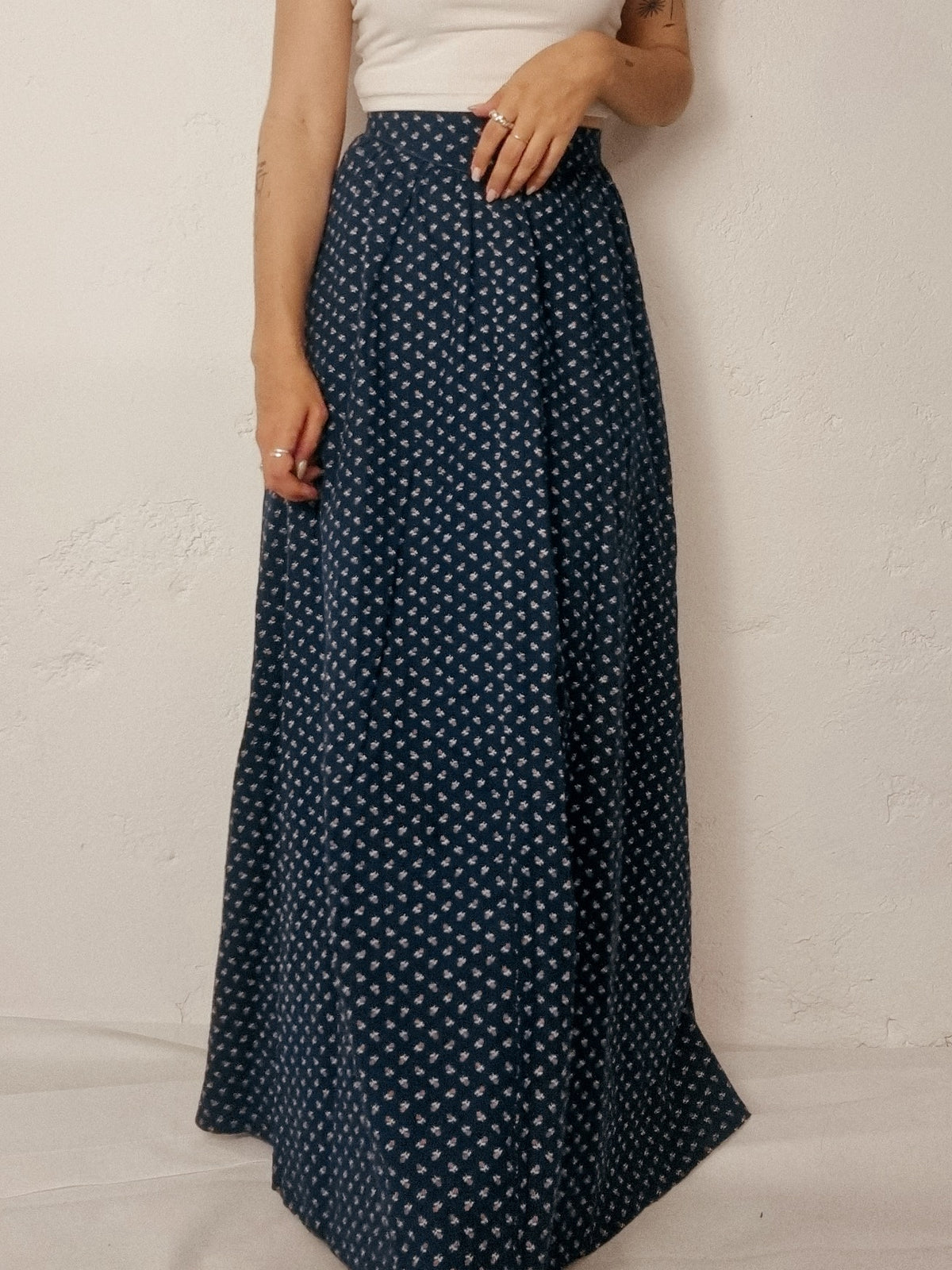 Jupe longue vintage bleue foncée  à fleurs Xs/S