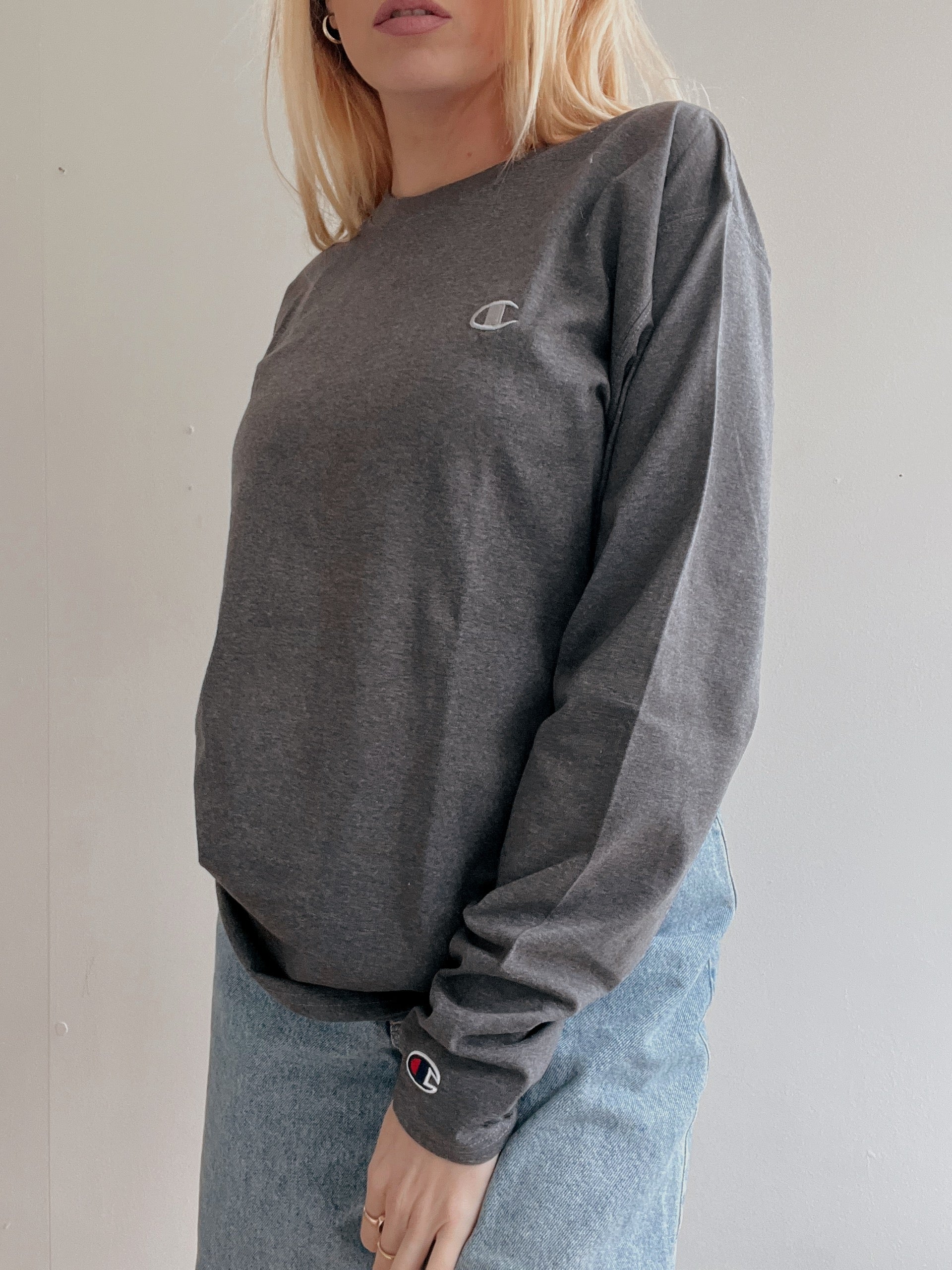 Champion M graues Vintage-Langarm-T-Shirt