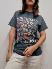 Dunkelgraues Vintage-T-Shirt mit Aufnähern S