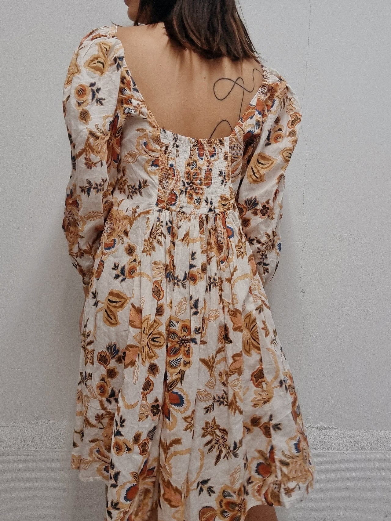 Vintage white and beige patterned dress M