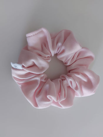 White satin scrunchie by Chuperchouchou