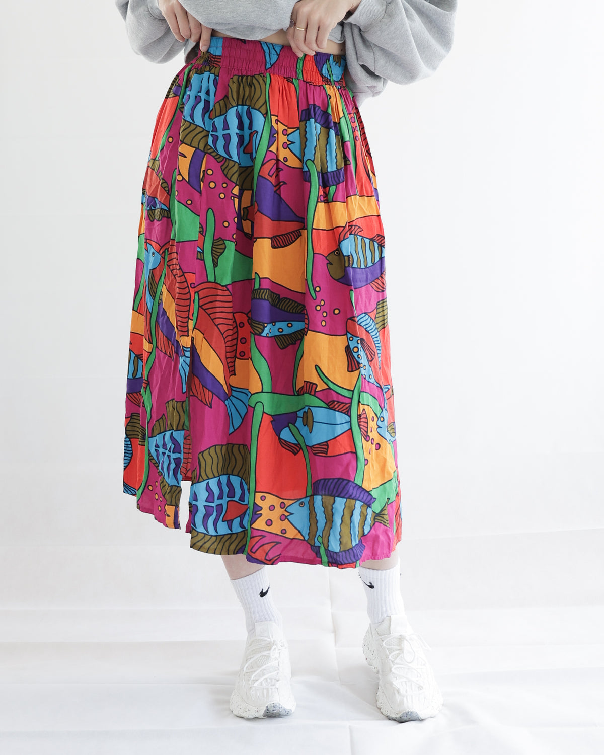 Jupe Vintage rouge avec des motifs colorés S/M