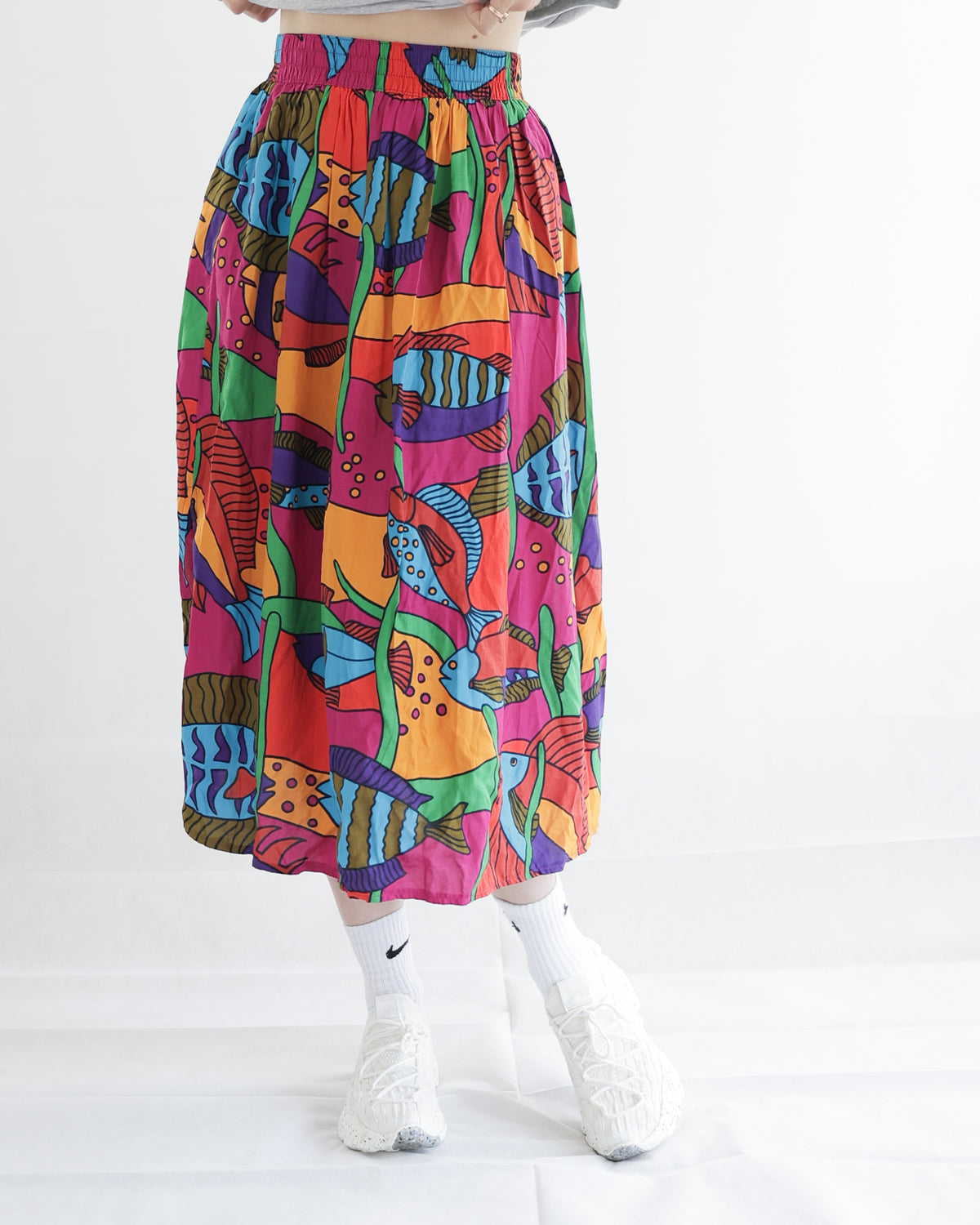 Jupe Vintage rouge avec des motifs colorés S/M