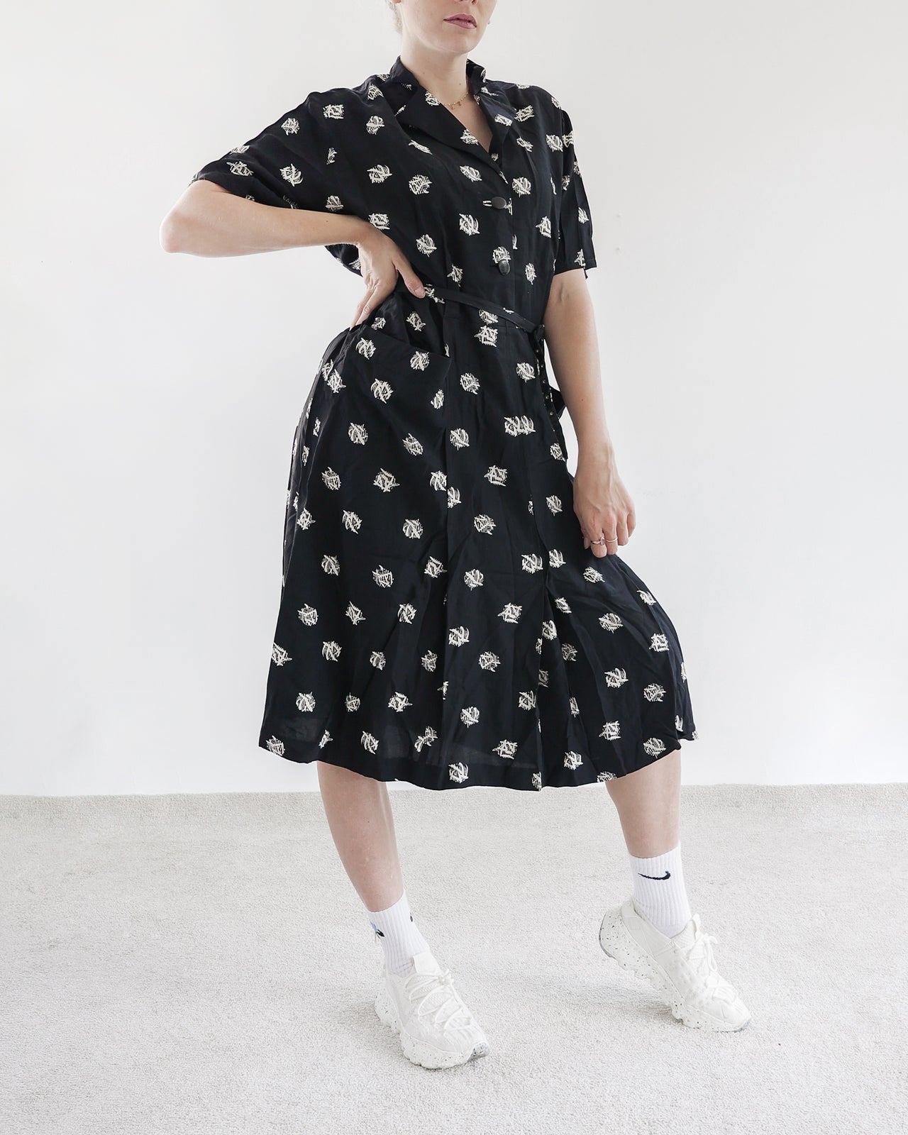 Robe noire à motifs blancs M