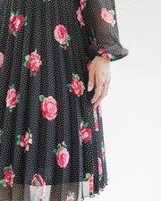 Schwarzes Vintage-Kleid mit weißen Tupfen und rosa Blumen M