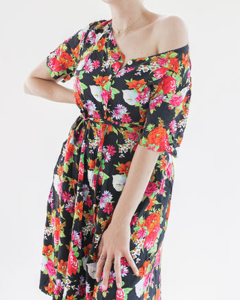 Vintage black dress with floral patterns S/M