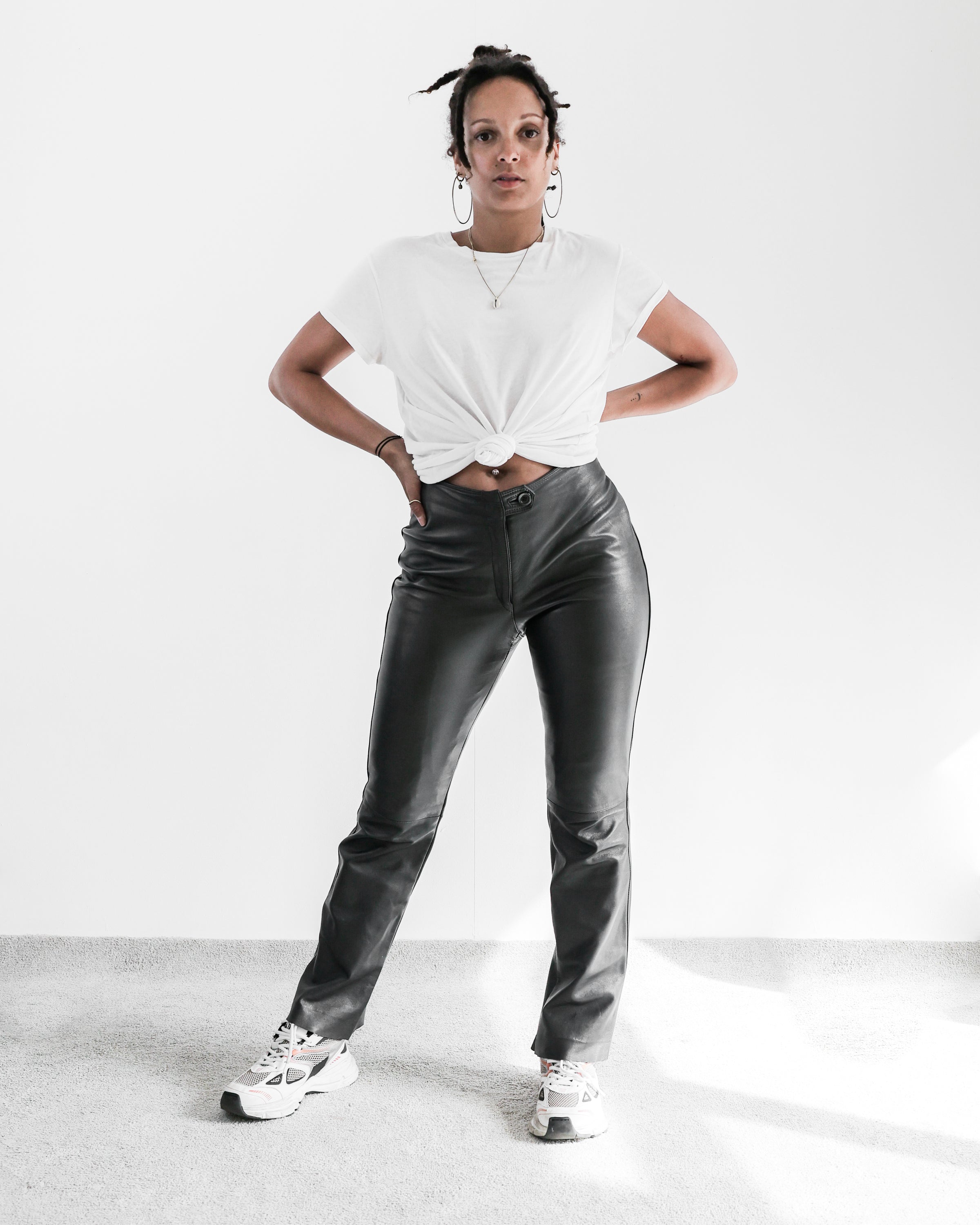 Pantalon en cuir noir 38 EUR évasé sans poche