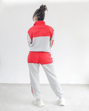 Graues und rotes Aesse S-Joggingset