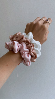 White satin scrunchie by Chuperchouchou