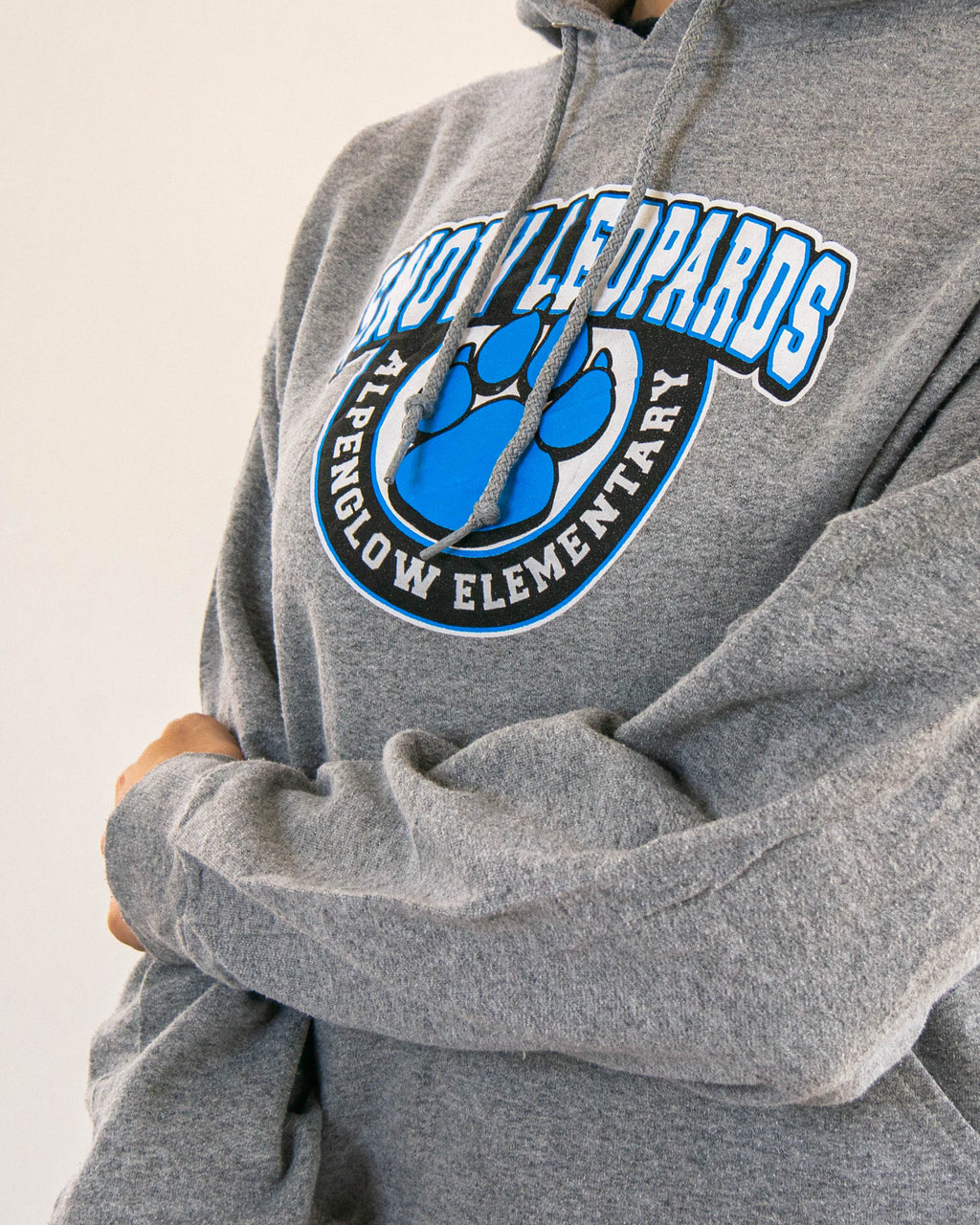 Gray USA"Snow Leopards"sweater M