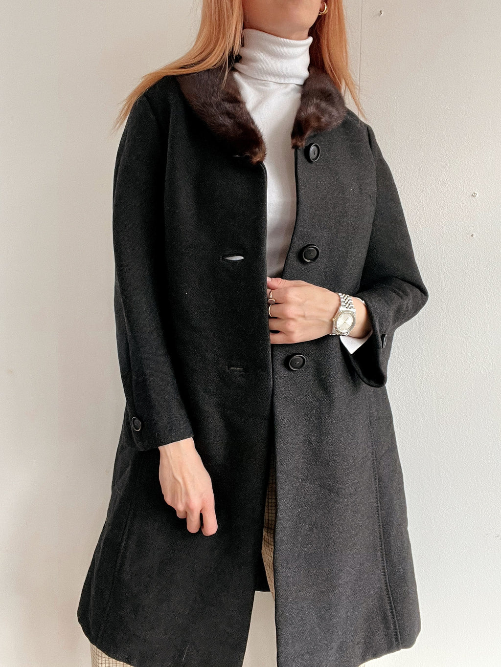 Vintage anthrazitgrauer Wollmantel mit braunem Pelzkragen S/M