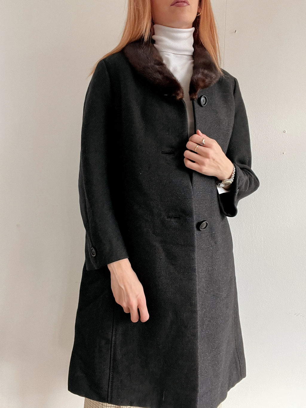 Vintage anthrazitgrauer Wollmantel mit braunem Pelzkragen S/M