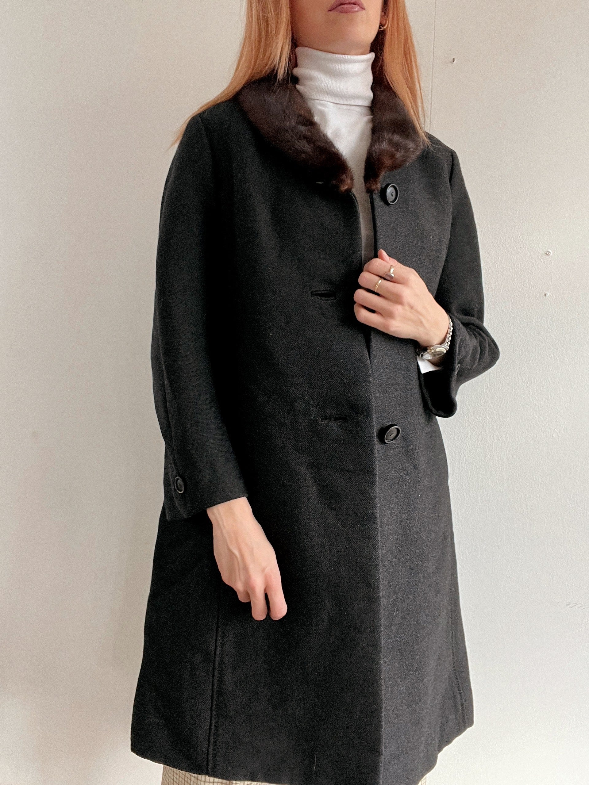 Vintage anthrazitgrauer Wollmantel mit braunem Pelzkragen S/M