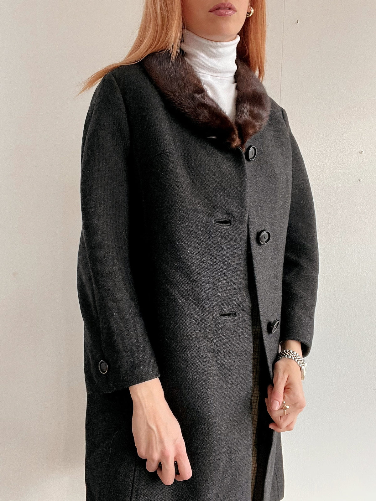 Vintage anthrazitgrauer Wollmantel mit braunem Pelzkragen S/M