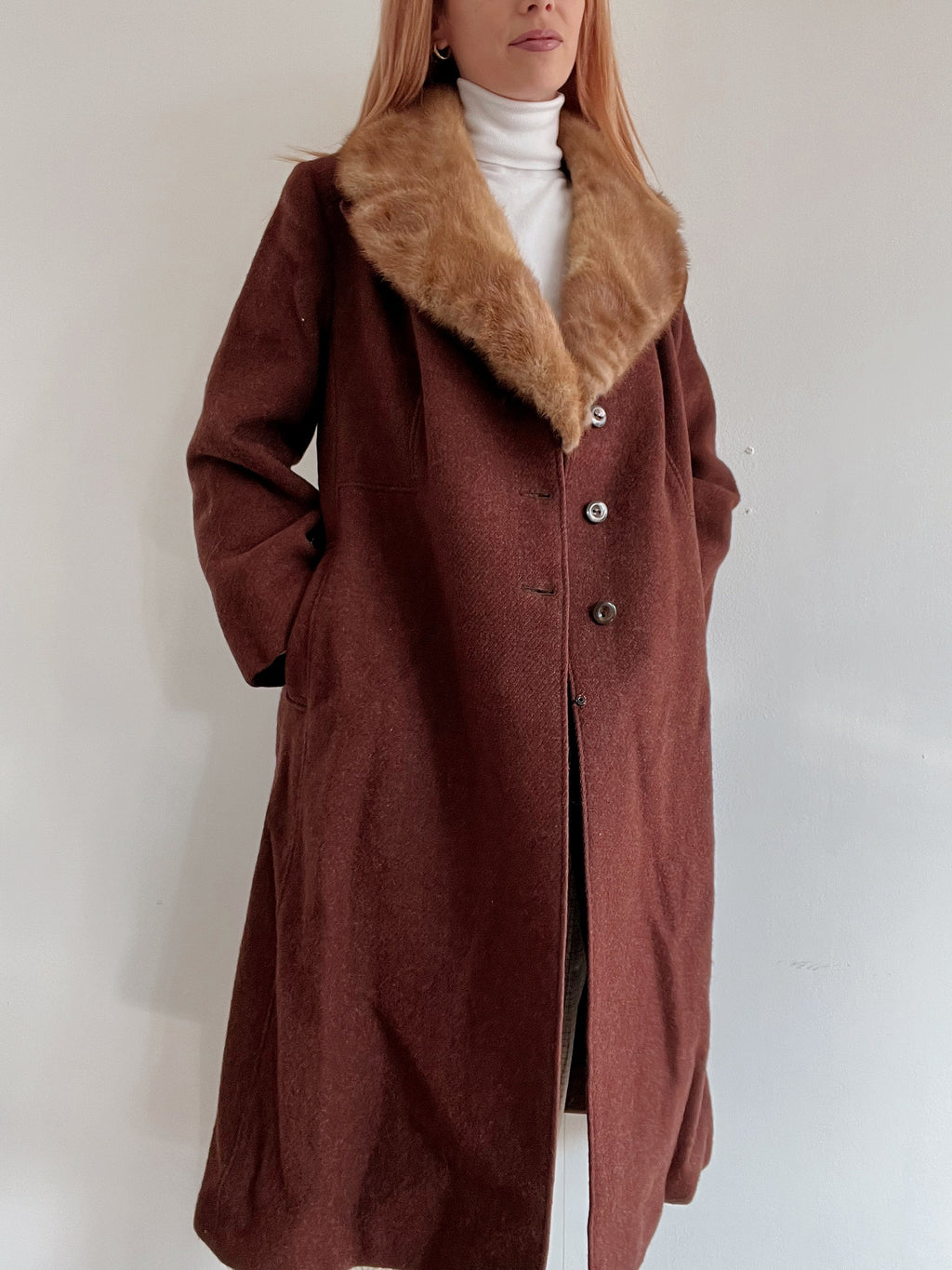 Vintage bordeauxroter Wollmantel mit Pelzkragen M