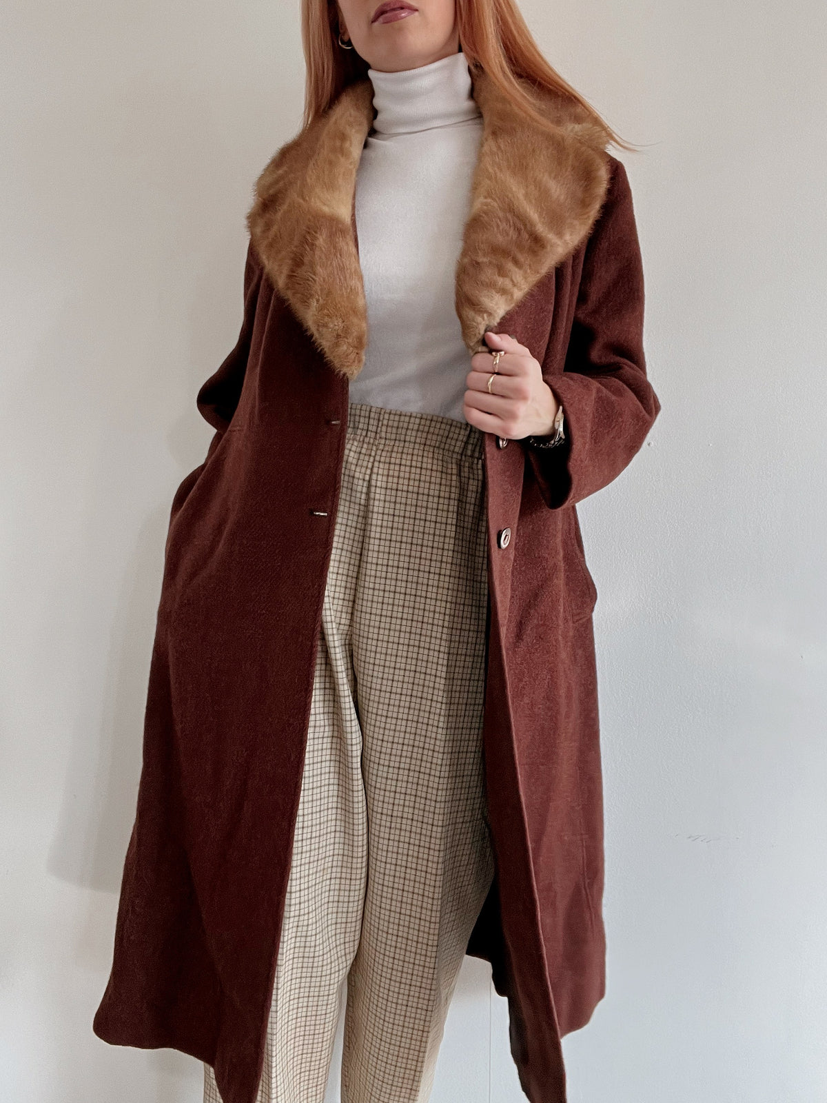 Vintage bordeauxroter Wollmantel mit Pelzkragen M