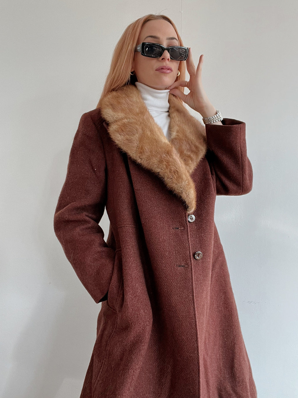 Vintage bordeauxroter Wollmantel mit Pelzkragen M