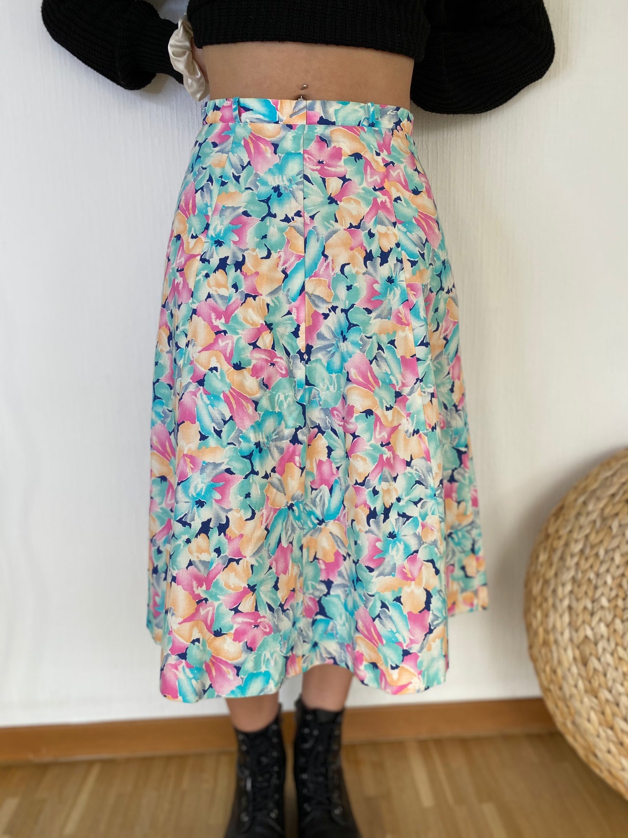 Turquoise skirt with pink/orange flower M