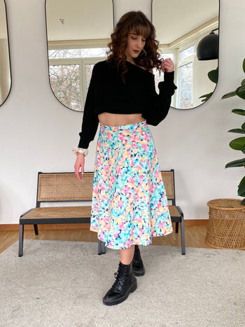 Turquoise skirt with pink/orange flower M