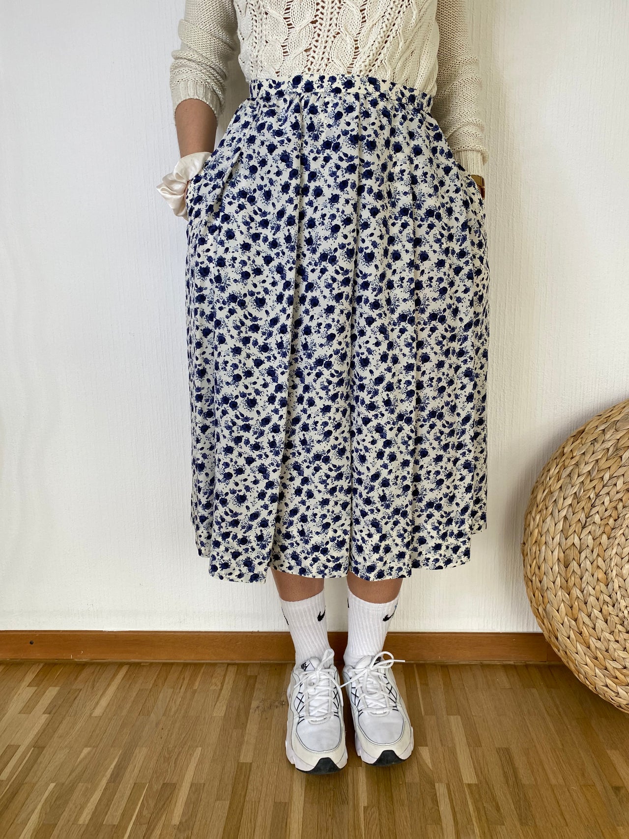 White skirt with blue and black flowers S