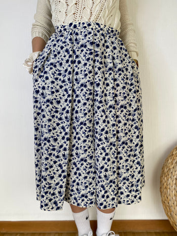 White skirt with blue and black flowers S