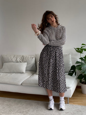 Black skirt with white flowers M