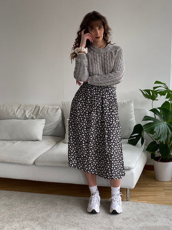 Black skirt with white flowers M