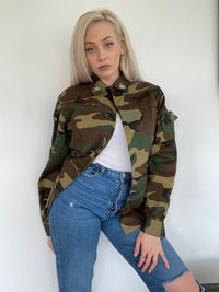 Patterned military jacket with star on the collar