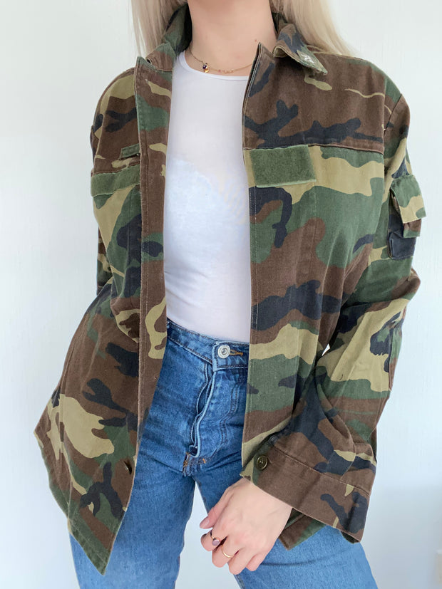 Patterned military jacket with star on the collar