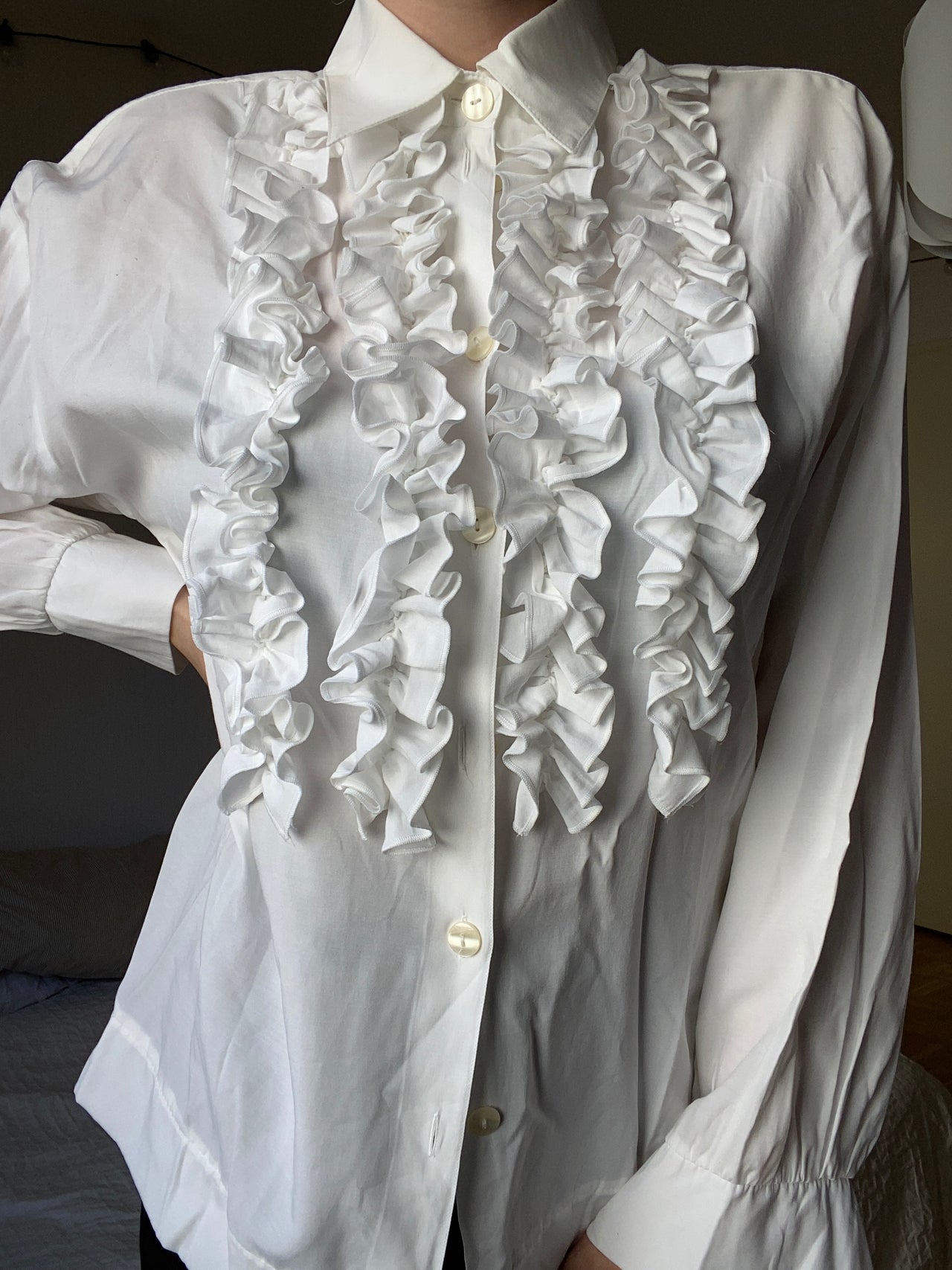 White blouse with frills M