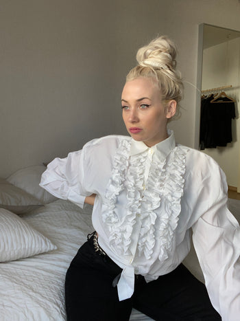 White blouse with frills M