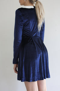 Robe en velours bleu avec col blanc S
