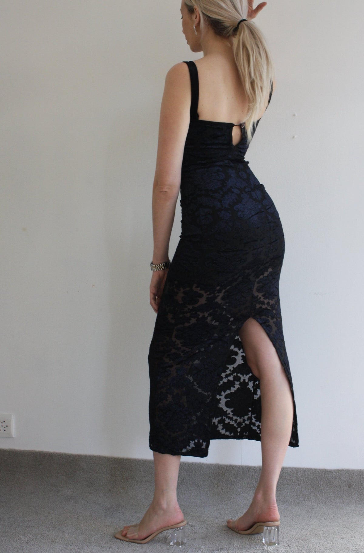 Robe en dentelle moulante noire S