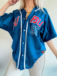 Blaues und rotes FUBU-Sporttrikot