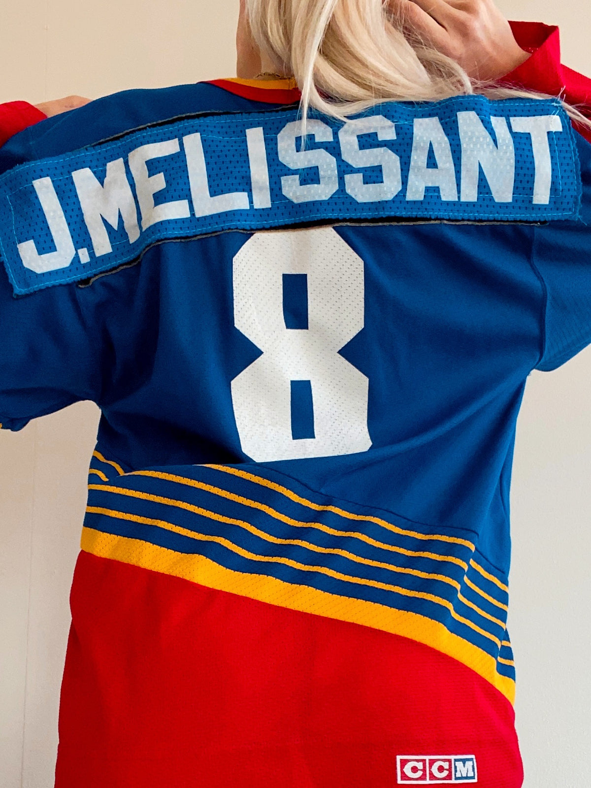 Maillot de sport bleu et rouge J.Melissant