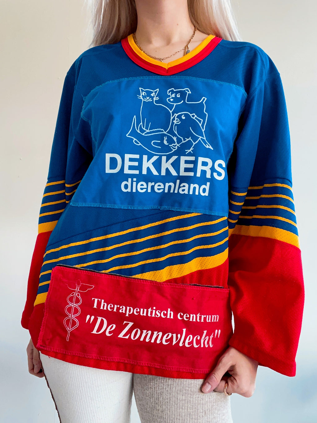 Blau-rotes Sporttrikot J.Melissant